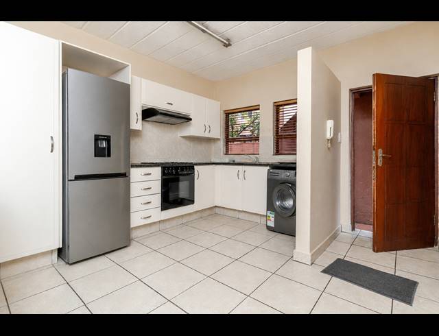 2 BEDROOM APARTMENT FOR SALE IN SUNNINGHILL